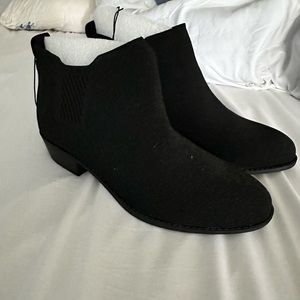 nwt Torrid ankle bootie, pull on, knit size 9